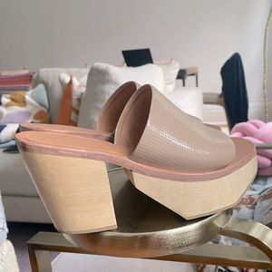 Rachel Comey Jibe Clogs Size 6.5 in Sand